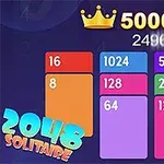 Numra dhe ngjyra të ndryshme në kolona me kurorë dhe shigjetë të artë në krye, dhe tekst 2048 Solitaire në këndin e poshtëm të majtë
