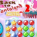 Topi blu i buzëqeshur, elemente festive shumëngjyrëshe dhe peizazh dimëror me tekst Back to Santaland 2
