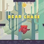 Ariu i kuq po vrapon në një sfond pyjor, me një fole mjalti sipër dhe tekst BEAR CHASE në mes