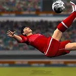 Një futbollist me uniformë të kuqe duke bërë një gjuajtje me biçikletë në një fushë futbolli me spektatorë në sfond