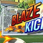 Topi i futbollit me flakë para një porte me mbishkrimin Blaze Kick