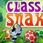 Një gjarpër i vizatuar me ngjyrë të kaltër dhe të bardhë midis vezëve me pika shumëngjyrëshe dhe barishteve, me tekstin classic snake në sfond