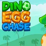 Një dinosaur jeshil i buzëqeshur mban një vezë portokalli mbi një sfond me pemë palme dhe male