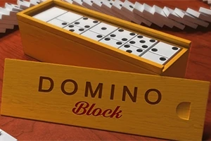Kuti druri me pllaka domino dhe kapaku me mbishkrimin DOMINO Block para tij