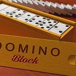 Kuti druri me pllaka domino dhe kapaku me mbishkrimin DOMINO Block para tij