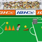 Një futbollist në një fushë të gjelbër me pengesa portokalli, yje të arta dhe porta futbolli