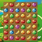 Fruta të ndryshme me fytyra vizatimore në rreshta dhe kolona, mbi një sfond të gjelbër me pemë dhe një lumë