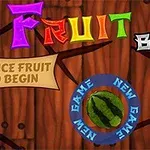 Një sfond prej druri me fjalët Fruit Break në ngjyra të ndezura dhe një shalqin të prerë brenda një rrethi