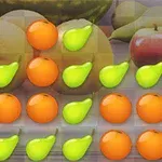 Fruta të animuara si dardha dhe portokalle, të vendosura në një rrjet, me sfond të zbehtë frutash reale
