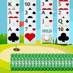 Pamje e një loje me letra ku shfaqen kolona letrash në një sfond fushë golfi