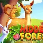 Një dre, një ketër dhe një lepur në një pyll të ndritshëm me qiell të kaltër dhe gjethe, me tekstin Hidden Forest në plan të parë