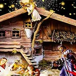 Një skenë festive me një kasolle druri, figura njerëzore dhe një engjëll në majë, me yje të ndritshëm në sfond
