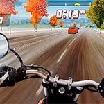 Pamje e një motoçiklete duke garuar në një rrugë rurale me pemë me gjethe vjeshte përreth
