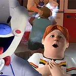Një figurë me maskë karnavale që bën një gjest heshtjeje dhe një djalë i habitur ndodhen në plan të parë, ndërsa në sfond është një skenë me një person tjetër të mbuluar me tym