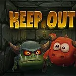 Dy krijesa fantastike me pamje komike në një korridor me mure guri dhe mbishkrimi KEEP OUT!