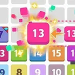 Blloqe shumëngjyrëshe me numra ku numri 13 është theksuar dhe një dorë tregon drejt tij