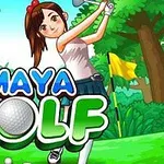 Vajzë e re me kapele të kuqe duke luajtur golf në një setting tropikal, me pemë të gjelbra dhe flamuj të verdhë në sfond