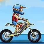 Një person me helmetë dhe jelek të kuq duke ngasje një motor me dy rrota në një sfond me qiell të kaltër