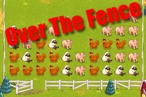 Mbishkrimi Over The Fence mbi një fushë të gjelbër të rrethuar me gardh, e mbushur me dele, derra dhe pula