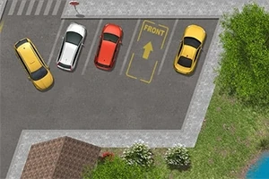 Pamje nga lart e një parkingu me katër makina të parkuara dhe shenja FRONT në mes, pranë një zone me bar dhe pemë
