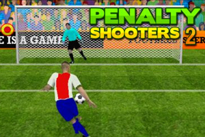 Një lojtar futbolli po përgatitet të godasë një penallti ndaj portierit, me turmën dhe pankartën me tekst të dukshëm në sfond