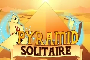 Një piramidë me karta letrash në sfondin e një shkretëtire në perëndim të diellit, me tekstin Pyramid Solitaire
