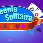 Titulli qëndror Queenie Solitaire në një sfond të purpurt me simbole letrash dhe një kurorë të kuqe