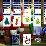 Kartat e një loje me motive festive dhe dekorime Krishtlindjesh në sfond