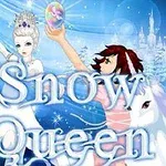 Dy personazhe të animuar dhe një kalë shfaqen në një peizazh dimëror, ndërsa mban një top kristali dhe shkop magjik, me tekstin Snow Queen në plan të parë