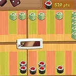 Sushi të ndryshme të vendosura mbi një tavolinë druri me dritare të pikave dhe një pikëzim prej 520 pikësh në cep