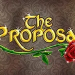 Teksti The Proposal i shkruar me shkronja të arta mbi sfond të errët me motive dekorative, dhe një trëndafil të kuq në anën e poshtme të shkronjave