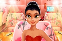 Help air hostess Tina in this stylish makeover game!