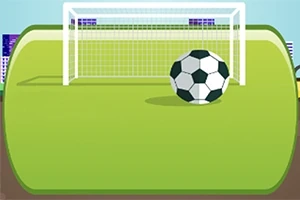 Top i futbollit përpara një porte në një fushë të gjelbër