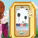Një vajzë me flokë kafe mban një telefon në dorë pranë një pajisjeje në formë telefoni me një ekran që tregon tullumbace shumëngjyrëshe